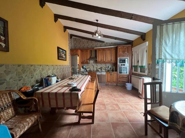 Chalet, Madroñera