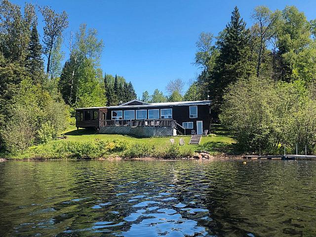 Chalet maison Directement Au Bord Du Lac Lacroix