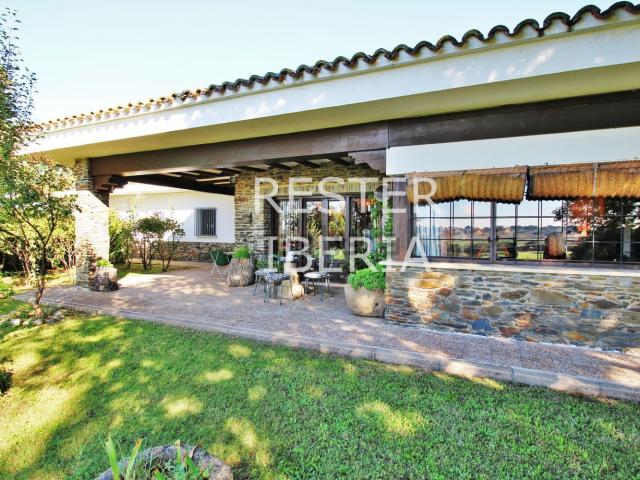 Chalet, Malpartida de Plasencia