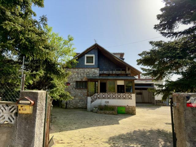 Chalet, Mediona