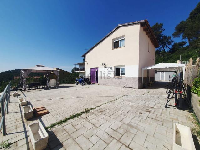 Chalet, Mediona