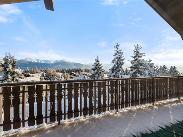 Chalet mit Blick auf die Alpen und außergewöhnlichem Potenzial