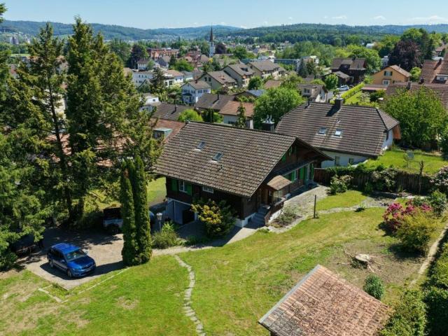 CHALET MIT CHARME, VIEL LAND UND GROSSEM POTENZIAL
