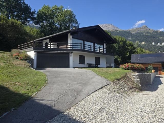 Chalet mit Freibad in Randogne
