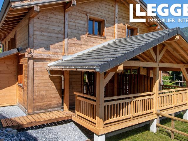 Chalet mitoyen neuf de 3 chambres, situé dans un environnement calme, avec jardin et vues sur les montagnes