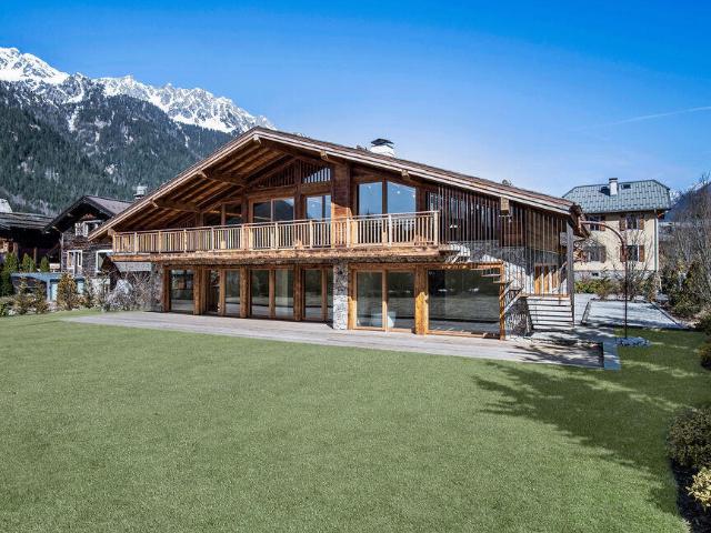 Chalet neuf avec 5 chambres situé dans le centre de Chamonix