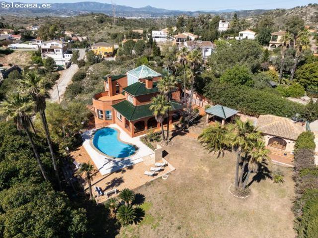 Chalet sobre parcela de 2.474 m2 en Urb. Los Lagos, Alginet