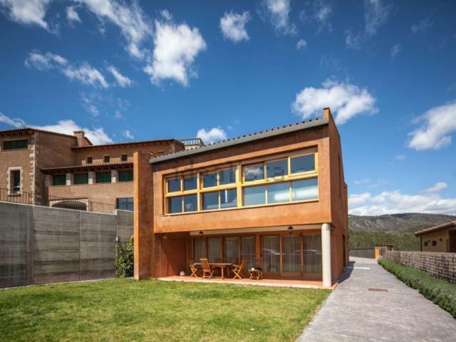 Chalet, Sora