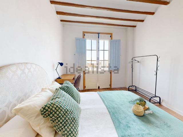 Chalet, Sax