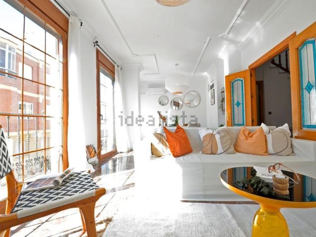 Chalet, Sax