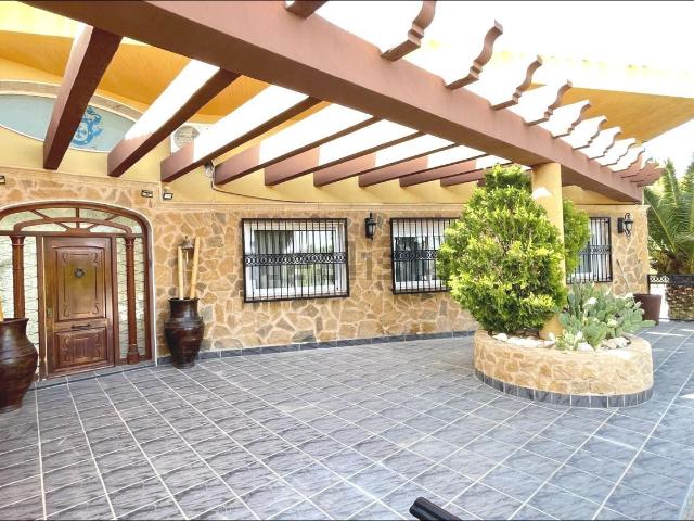 Chalet, Sax