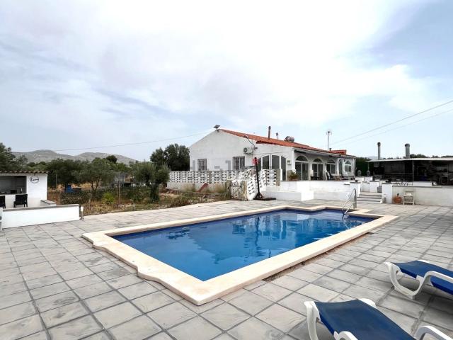 Chalet, Sax