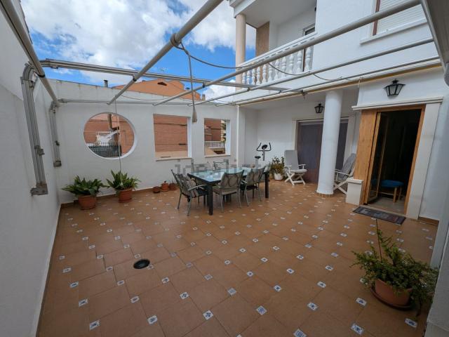 Chalet, Sax