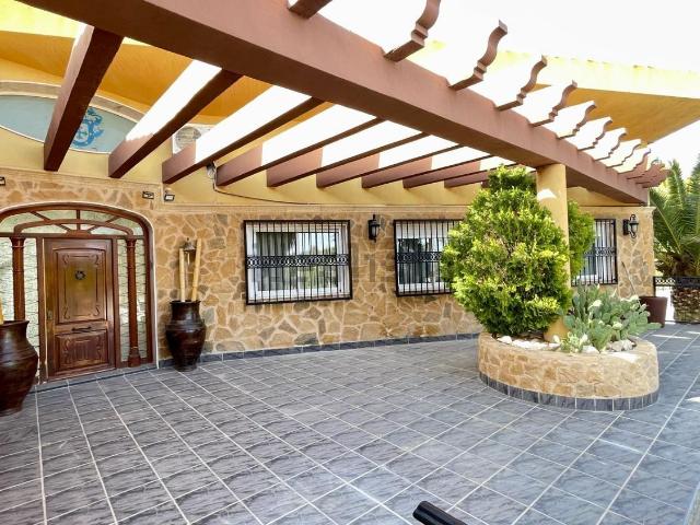 Chalet, Sax