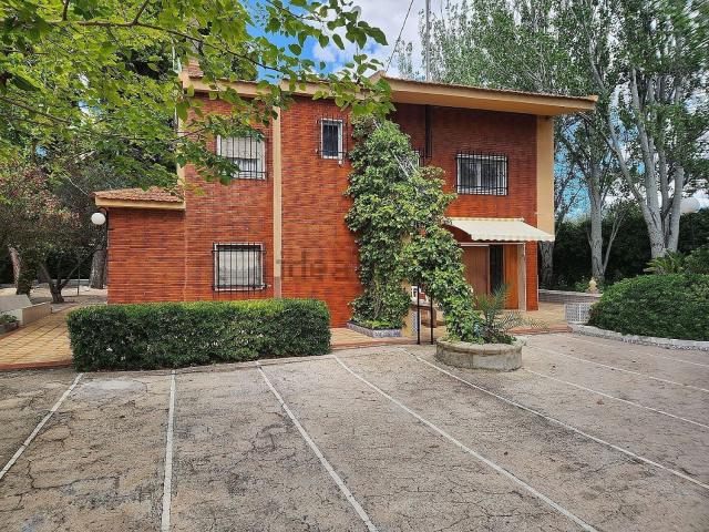 Chalet, Sax