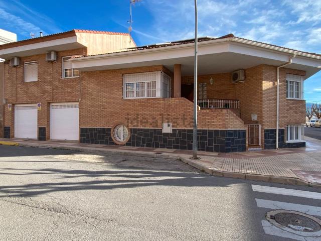 Chalet, Sax