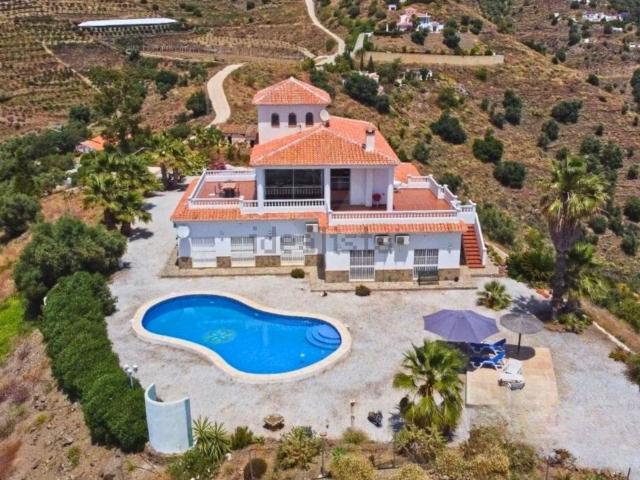 Chalet, Sayalonga