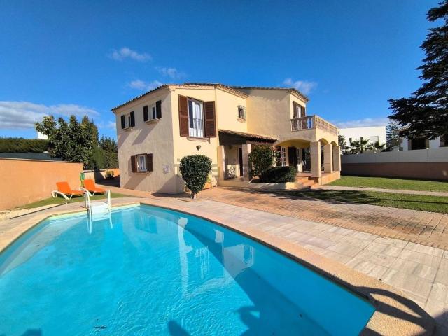 Chalet, Sa Coma