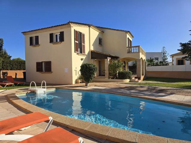 Chalet, Sa Coma