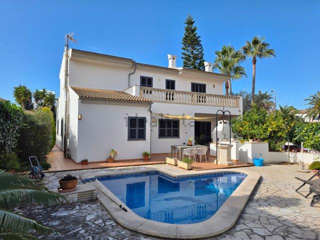 Chalet, Sa Coma