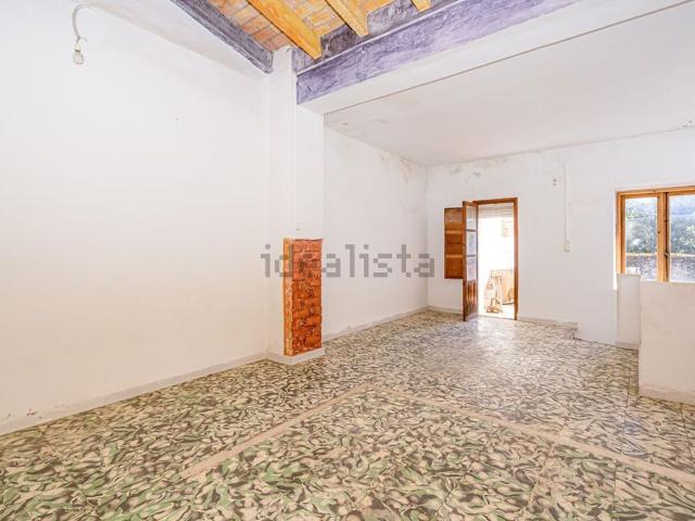Chalet, Sagra