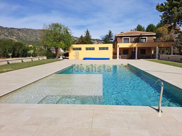 Chalet, Salinas