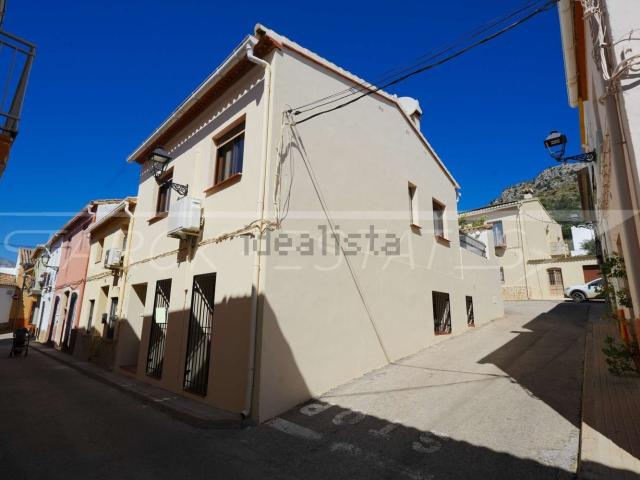 Chalet, Sanet y Negrals