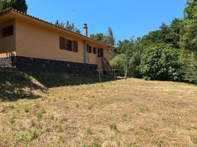 Chalet, Sant Feliu de Pallerols