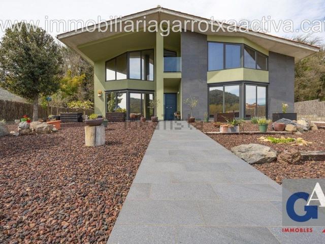 Chalet, Sant Feliu de Pallerols
