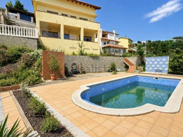 Chalet, Sant Fost de Campsentelles
