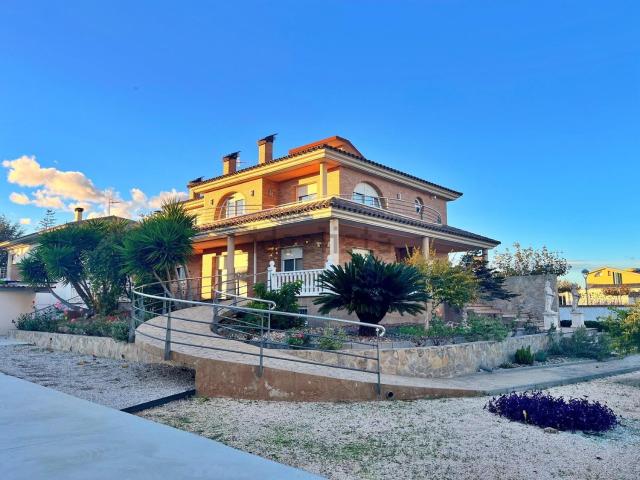 Chalet, Santa Bárbara