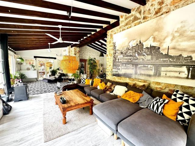 Chalet, Santa Eugenia