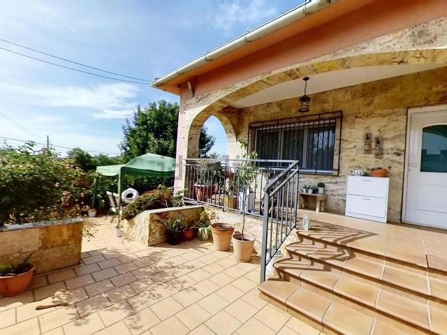 Chalet, Santa Oliva