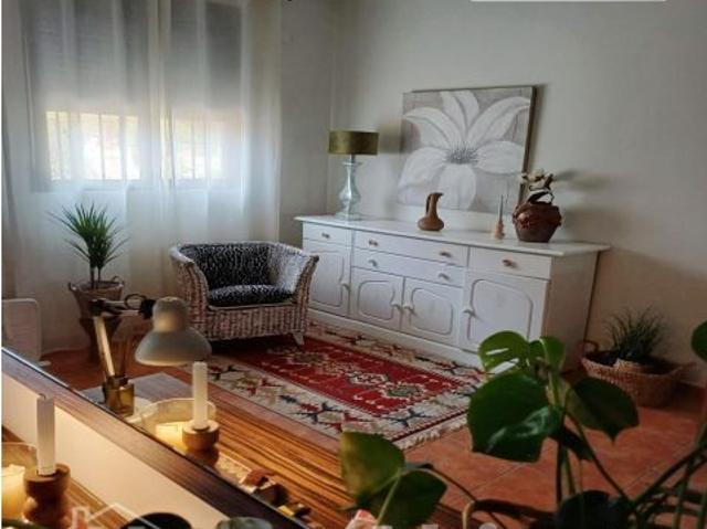 CHALET SEMINUEVO CON TERRAZA Y GARAJE