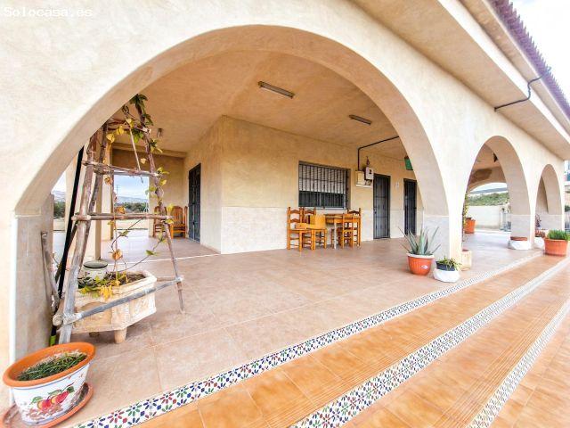 CHALET SEMINUEVO DE 1 PLANTA, TERRAZA 50M2, ZONA BARBACOA, BUENAS CALIDADES, PARA ENTRAR A VIVIR, PA