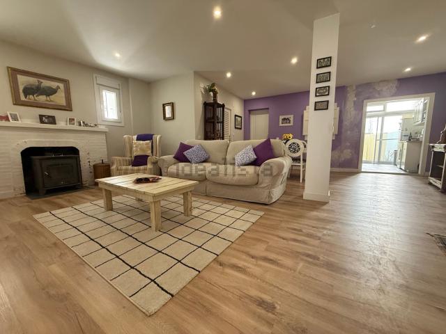Chalet, Senija