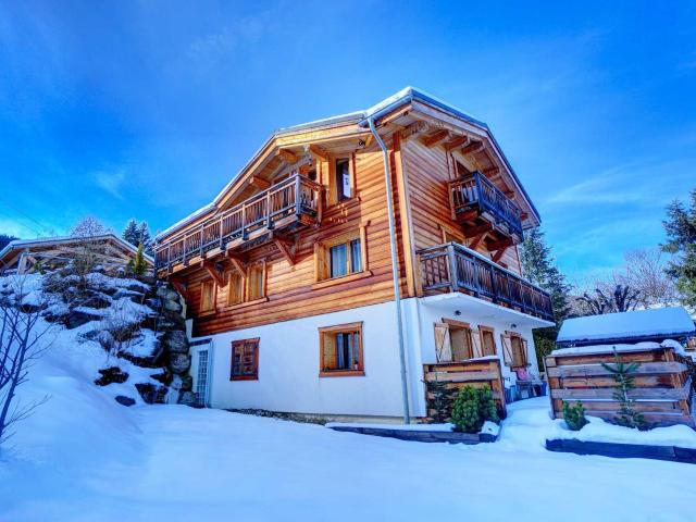 Chalet « ski aux pieds » avec vue. Situé sur la commune des. 183m² Les Houches