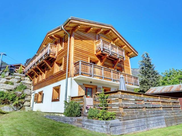 Chalet « ski aux pieds » avec vue. Situé sur la commune des. 183m² Les Houches