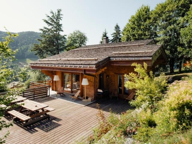 Chalet Skis aux pieds & entièrement rénové