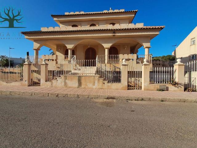 CHALET SUPER AMPLIO EN PLAYAGRANDE