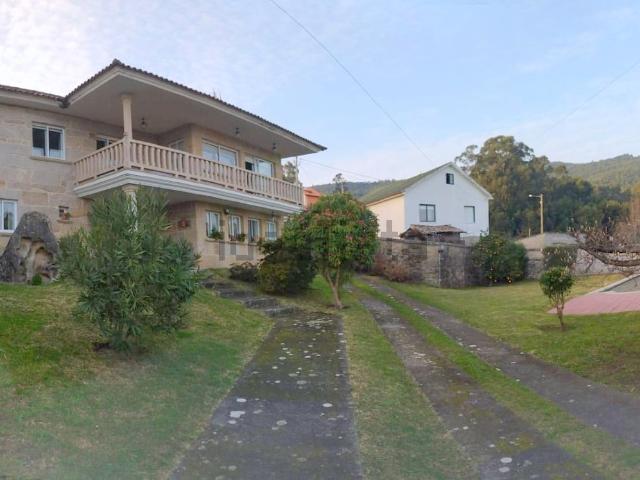Chalet, Poio