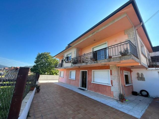 Chalet, Poio