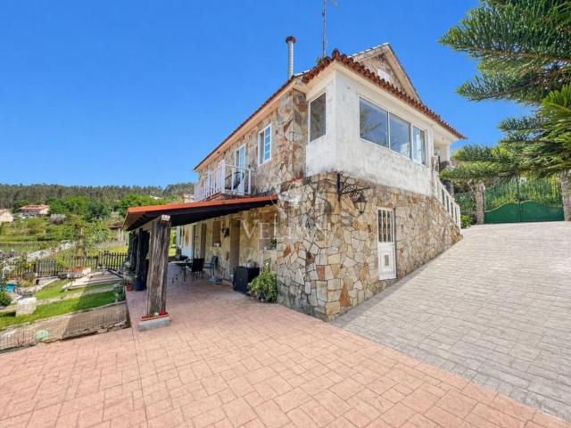 Chalet, Poio
