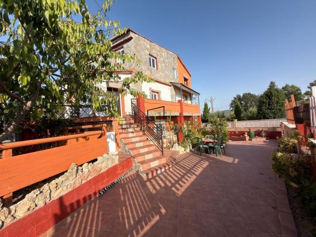 Chalet, Pontons