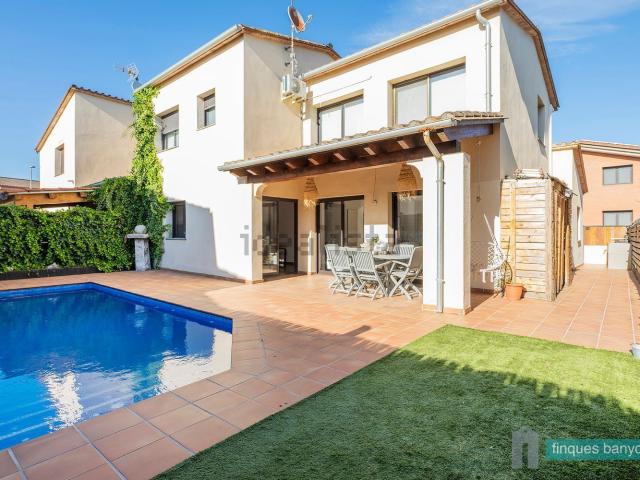 Chalet, Porqueres