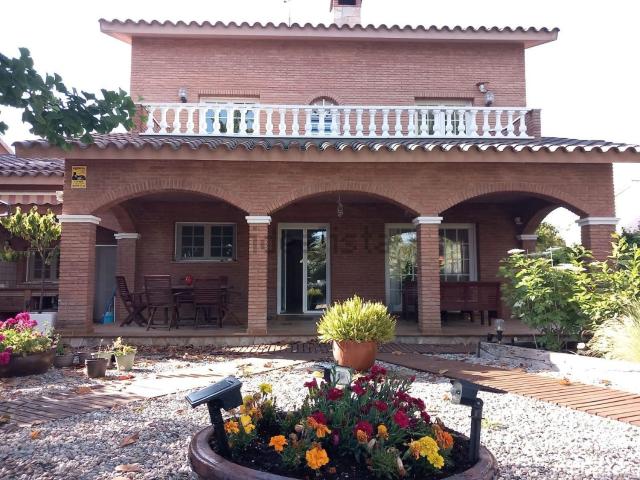 Chalet, Pacs del Penedès