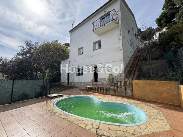 Chalet, Palafolls