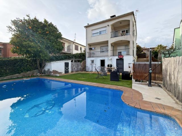 Chalet, Palafolls