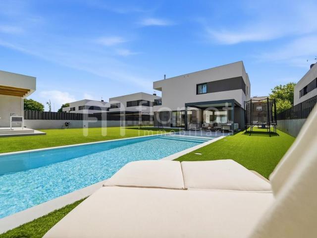Chalet, Palau Solità i Plegamans