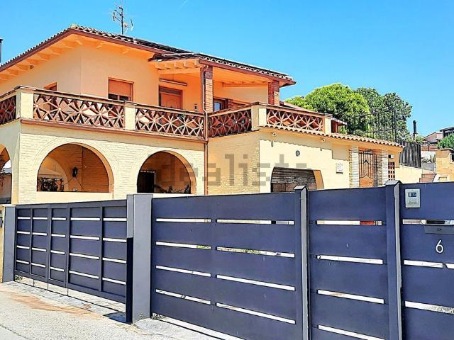 Chalet, Palau Solità i Plegamans